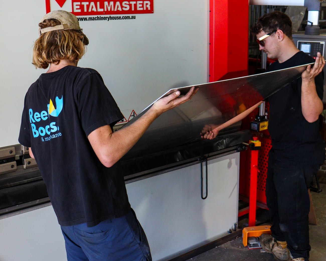 Fabricating an aluminium boat panel on the press brake